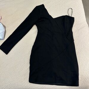 Lulu’s black one shoulder bodycon dress